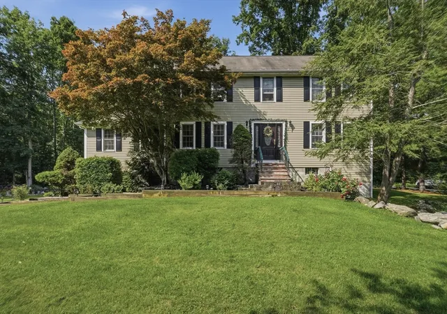 1st image of 301 Winch St, Framingham, MA 01701 | MLS# 73553565
