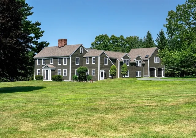 Photo 3 of Single family home for sale at 47 East St, Middleton, MA 01949 | MLS# 73563129 | Listing updated on 2026-09-16