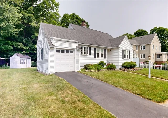 Photo 3 of Sale Pending at 6 Maple Cir, Shrewsbury, MA 01545 | MLS# 73552081 | Listing updated on 2026-09-22