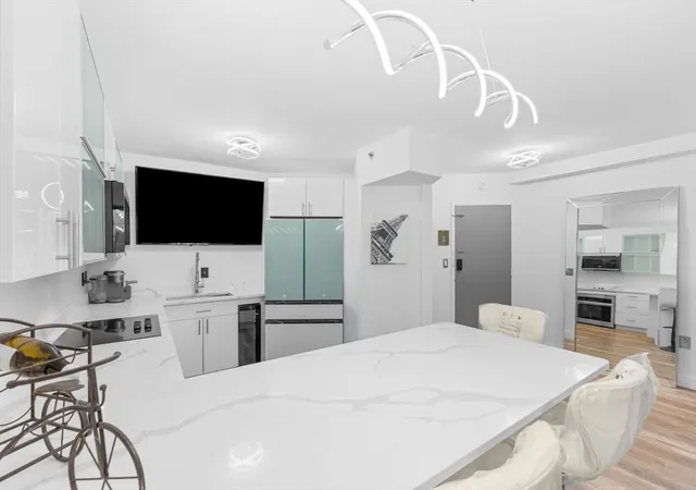 4th image of 300 Lynn Shore Dr #210, Lynn, MA 01902 | MLS# 73513135