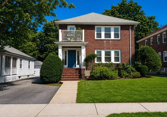 Listing Photo 4 - Condo for sale in building located at 166-168 E Side Pkwy, Newton, MA 02458
