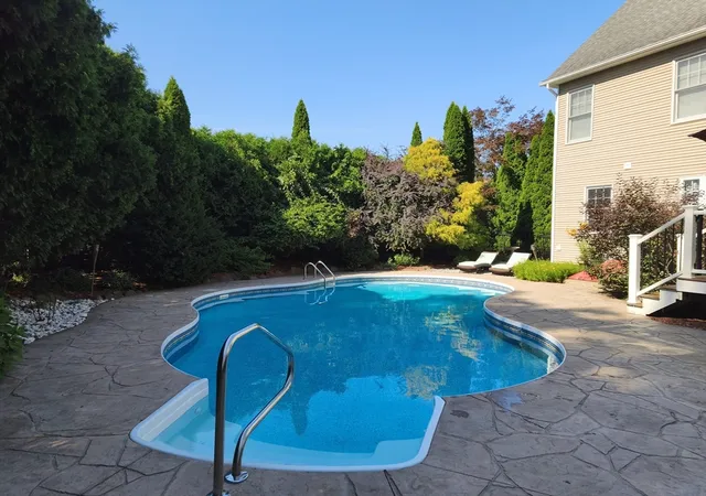 2nd image of 140 Wildflower Cir, Westfield, MA 01085 | MLS# 73564820