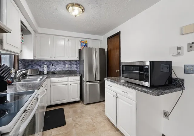 4th image of 340 Dale St, Chicopee, MA 01013