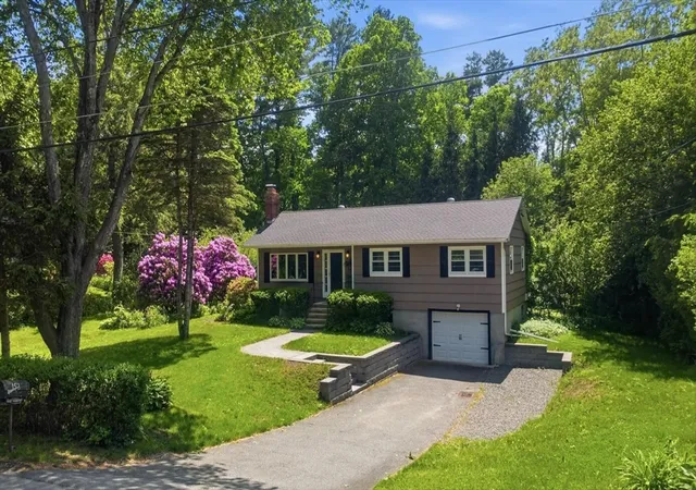 3rd image of 152 Lake St, Middleton, MA 01949 | MLS# 73529335