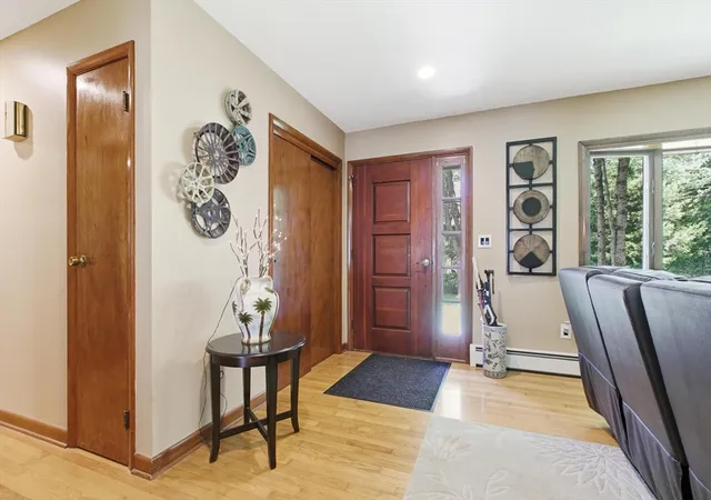 4th image of 152 Lake St, Middleton, MA 01949 | MLS# 73529335