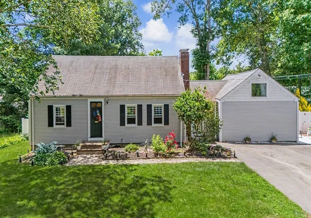 4th image of 25 Moynihan Rd, Hamilton, MA 01982 | MLS# 73537497