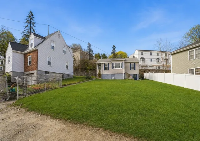 3rd image of 25 Johnson St, Worcester, MA 01604 | MLS# 73548972