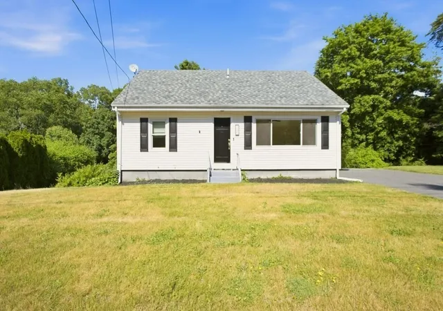 2nd image of 125 Davis Rd, Westport, MA 02790 | MLS# 73542710