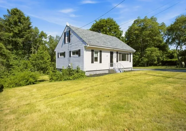 3rd image of 125 Davis Rd, Westport, MA 02790 | MLS# 73542710