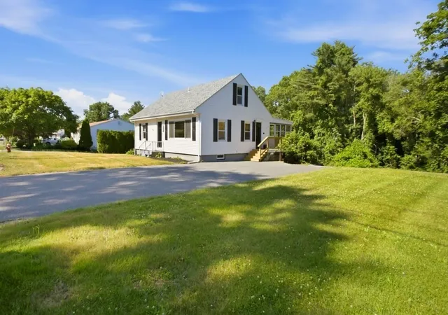 4th image of 125 Davis Rd, Westport, MA 02790 | MLS# 73542710