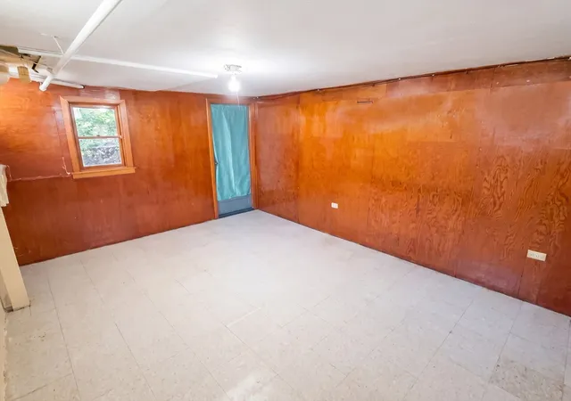 15th image of 41 Hicks St, Chicopee, MA 01020 | MLS# 73530891
