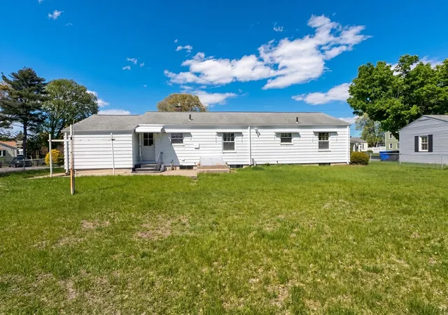 5th image of 41 Hicks St, Chicopee, MA 01020 | MLS# 73530891