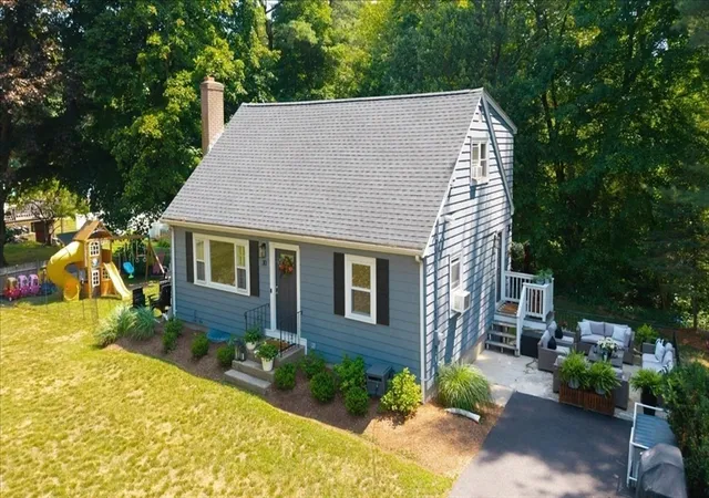 Homes for sale in Wrentham, MA | 30 Chestnut St, Wrentham, MA 02093 | MLS# 73544132