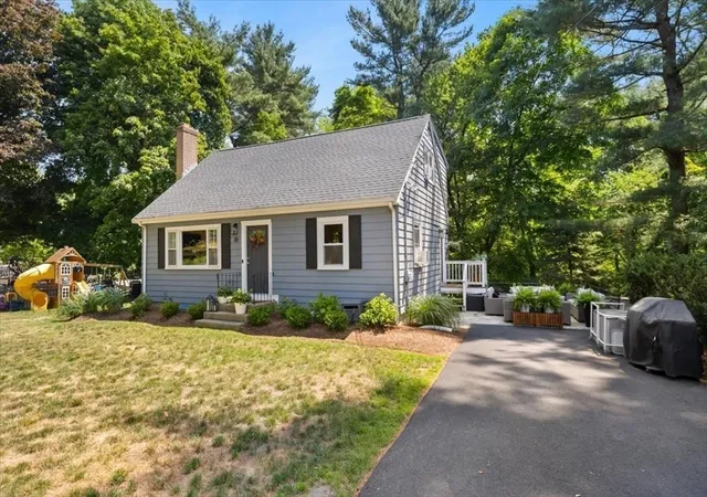 Homes for sale in Wrentham, MA | 30 Chestnut St, Wrentham, MA 02093 | MLS# 73544132