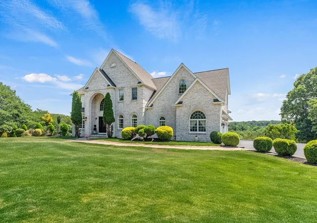 2nd image of 385 Scott Rd, Cumberland, RI 02864 | MLS# 73565461