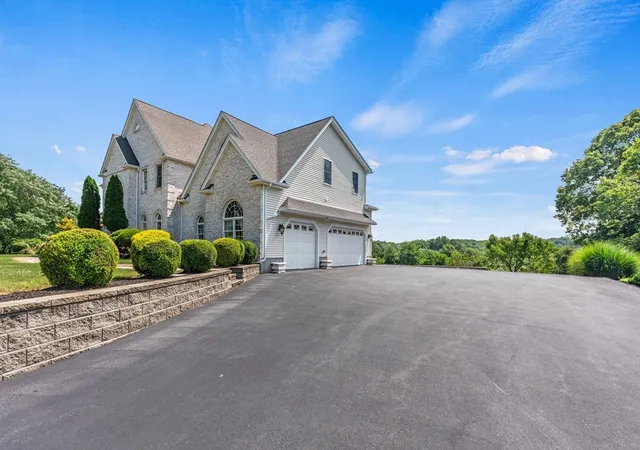 3rd image of 385 Scott Rd, Cumberland, RI 02864 | MLS# 73565461