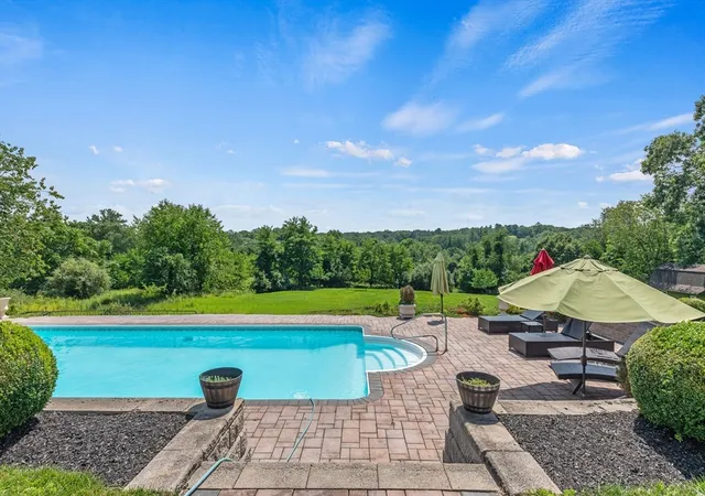 4th image of 385 Scott Rd, Cumberland, RI 02864 | MLS# 73565461
