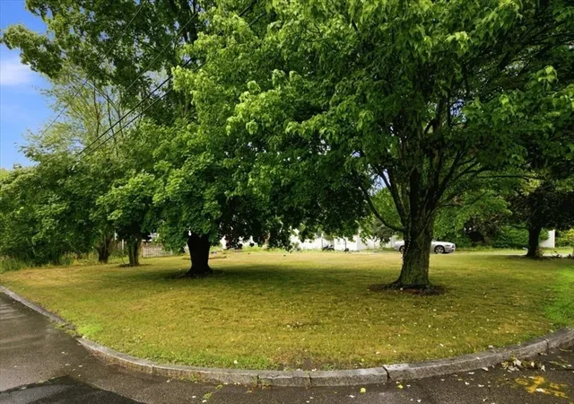2nd image of 1 Mohawk Dr, North Attleboro, MA 02760 | MLS# 73548876