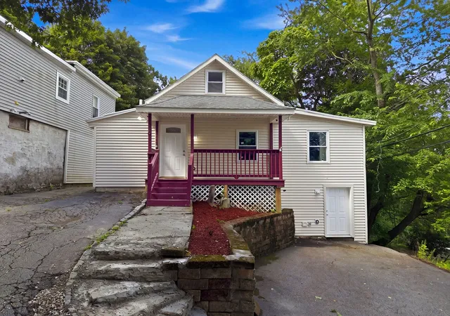 2nd image of 8 Hawkins St, Worcester, MA 01604 | MLS# 73559253