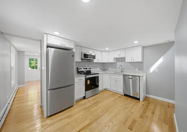3rd image of 8 Hawkins St, Worcester, MA 01604 | MLS# 73559253