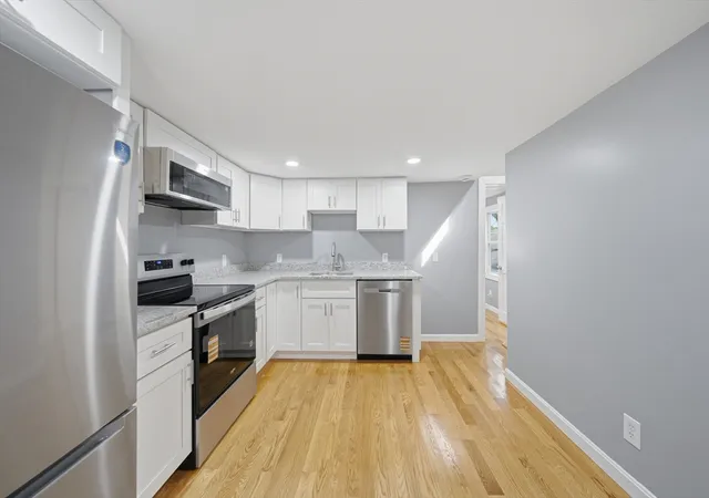 4th image of 8 Hawkins St, Worcester, MA 01604 | MLS# 73559253