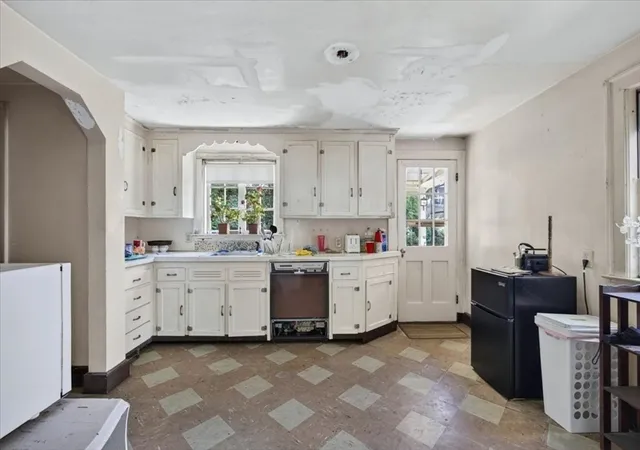 4th image of 25 Leland Rd, Chestnut Hill, MA 02467 | MLS# 73556320