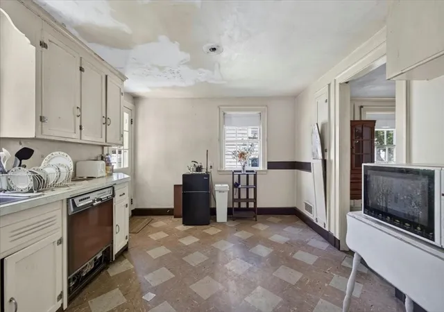 5th image of 25 Leland Rd, Chestnut Hill, MA 02467 | MLS# 73556320