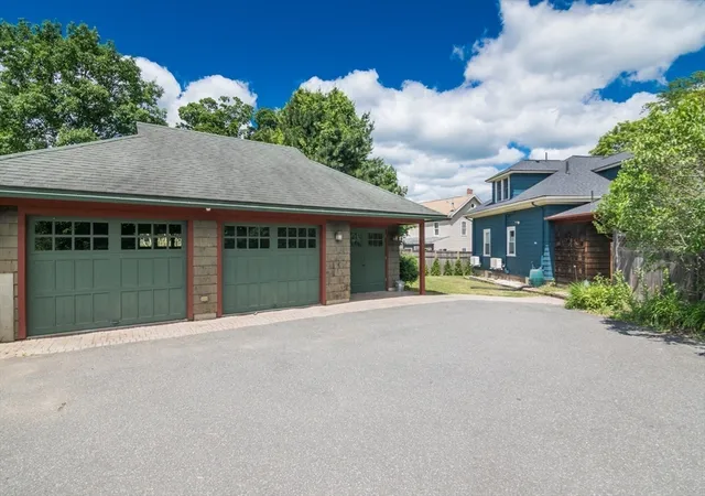 2nd image of 17 Florence Rd, Florence, MA 01062 | MLS# 73536477