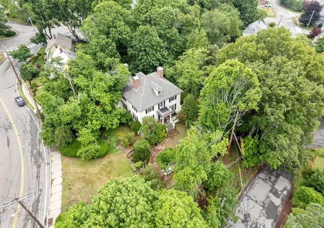 10th image of 7 Park Cir, Arlington, MA 02476 | MLS# 73545611
