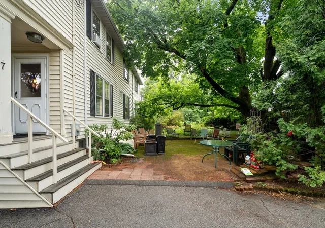 3rd image of 7 Park Cir, Arlington, MA 02476 | MLS# 73545611