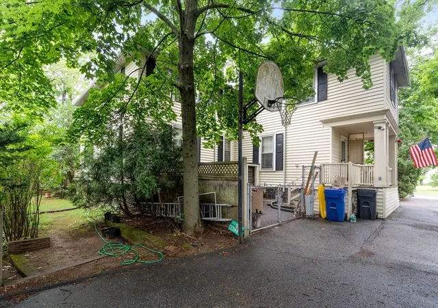4th image of 7 Park Cir, Arlington, MA 02476 | MLS# 73545611