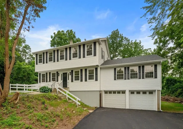 Photo 1 of Single family home for sale at 125 Bayview Ave, Berkley, MA 02779 | MLS# 73552874 | Listing updated on 2026-08-29