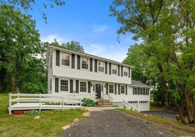 Photo 2 of Single family home for sale at 125 Bayview Ave, Berkley, MA 02779 | MLS# 73552874 | Listing updated on 2026-08-29