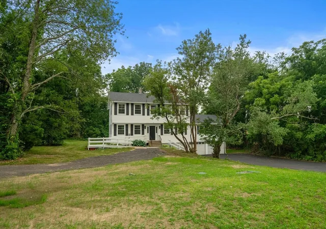 Photo 3 of Single family home for sale at 125 Bayview Ave, Berkley, MA 02779 | MLS# 73552874 | Listing updated on 2026-08-29
