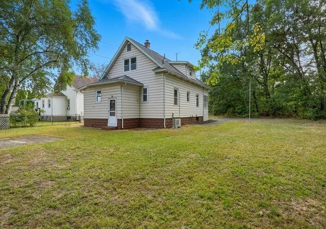 25th image of 31 Sophia St, Chicopee, MA 01020 | MLS# 73433111