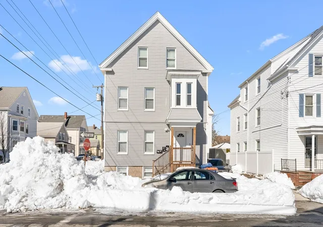 Homes for sale in New Bedford, MA | 105 Thompson St, New Bedford, MA 02740 | MLS# 73547596