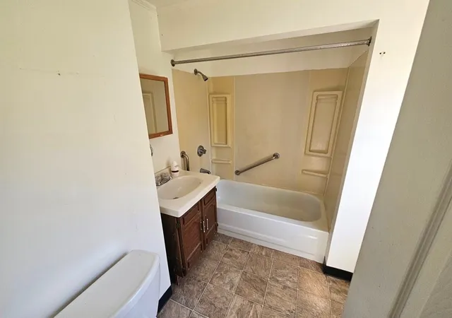 Photo 4 of Single family home for sale at 186 Burbank St, Pittsfield, MA 01201 | MLS# 73560750 | Listing updated on 2026-10-01