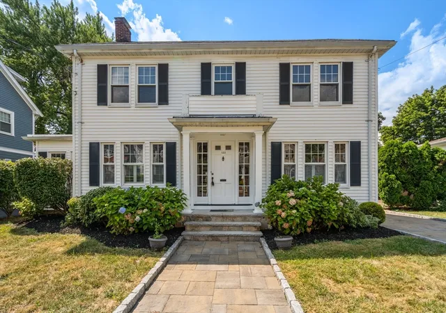 1st image of 122 Lincoln Rd, Medford, MA 02155 | MLS# 73563894