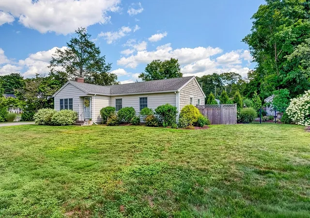 2nd image of 6 Winthrop Dr, Attleboro, MA 02703 | MLS# 73565548