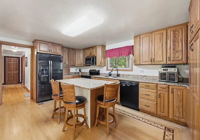 Homes for sale in Sutton, MA | 126 Putnam Hill Rd, Sutton, MA 01590 | MLS# 73534163