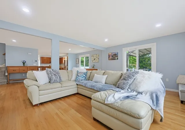 Homes for sale in Plainville, MA | 87 Messenger St, Plainville, MA 02762 | MLS# 73541530