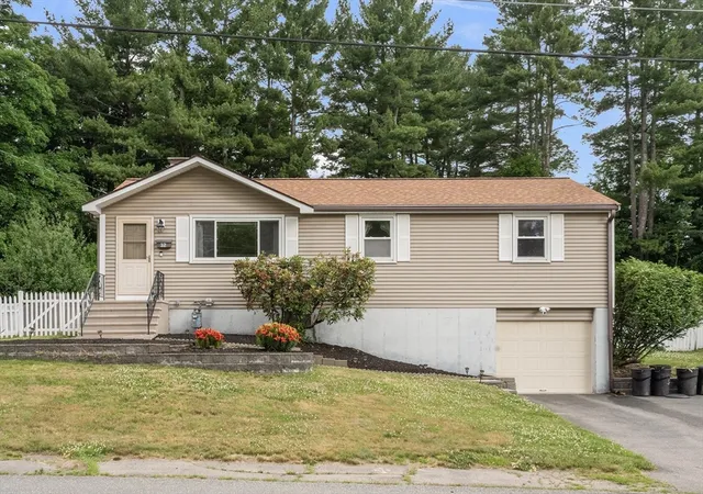 Homes for sale in Bellingham, MA | 32 Arapahoe Rd, Bellingham, MA 02019 | MLS# 73539601