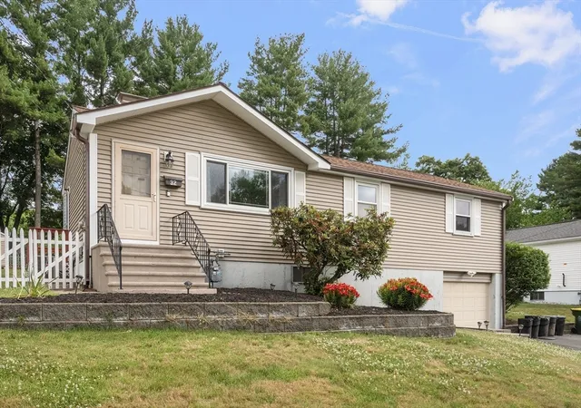 Homes for sale in Bellingham, MA | 32 Arapahoe Rd, Bellingham, MA 02019 | MLS# 73539601