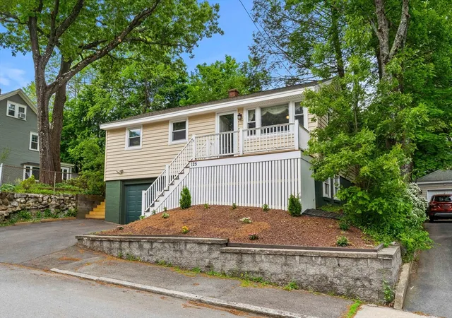 3rd image of 125 Hoyt Ave, Lowell, MA 01852 | MLS# 73533285