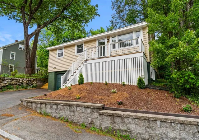 4th image of 125 Hoyt Ave, Lowell, MA 01852 | MLS# 73533285