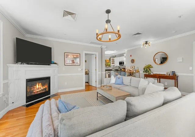 1st image of 601 611 E Broadway #301, Boston, MA 02127 | MLS# 73541100