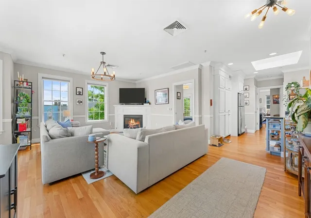 2nd image of 601 611 E Broadway #301, Boston, MA 02127 | MLS# 73541100