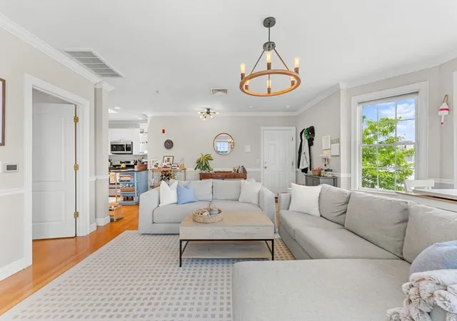3rd image of 601-611 E Broadway, Boston, MA 02127
