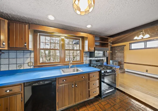 Homes for sale in Weymouth, MA | 61 Belmont St, Weymouth, MA 02188 | MLS# 73513158
