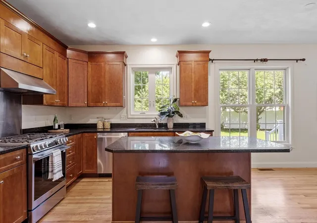 2nd image of 9 Meeting House Circle, Bedford, MA 01730 | MLS# 73533427